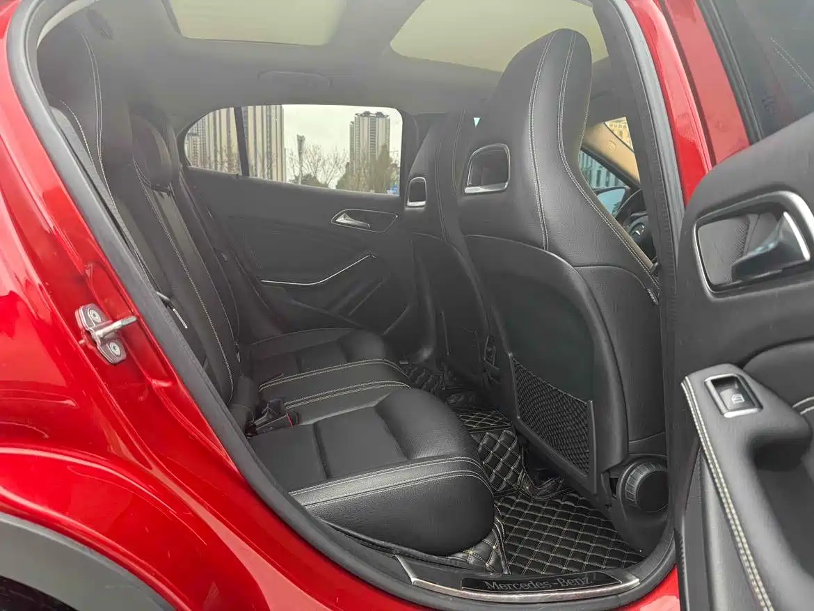 Mercedes-Benz GLA 2018 GLA 200 Dynamic фото 11