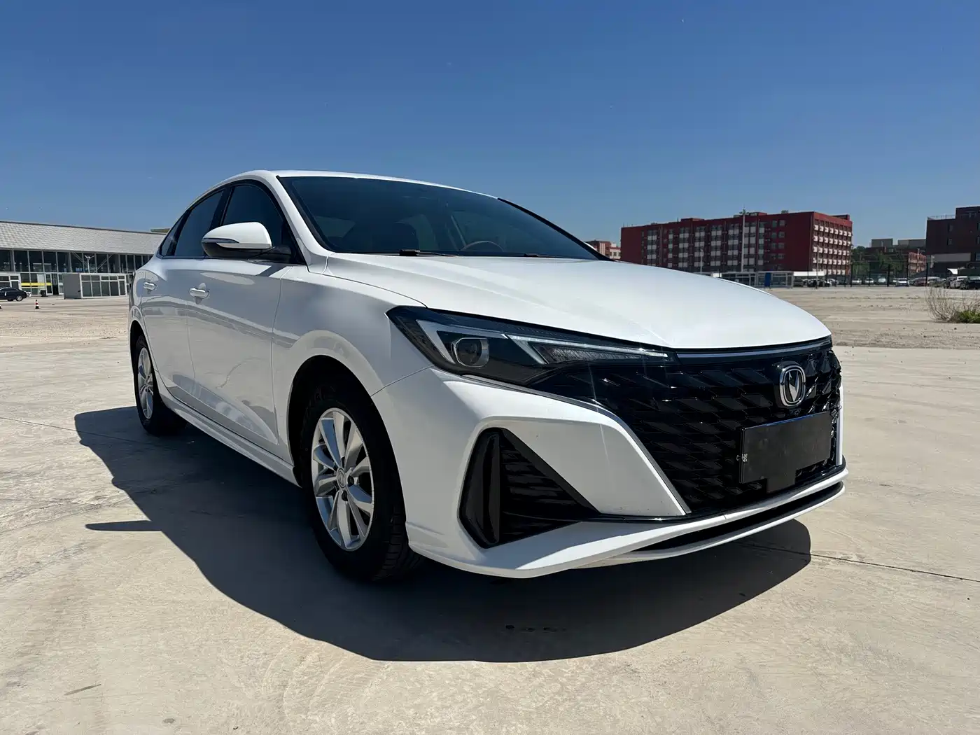 Фото 3 - Changan Eado