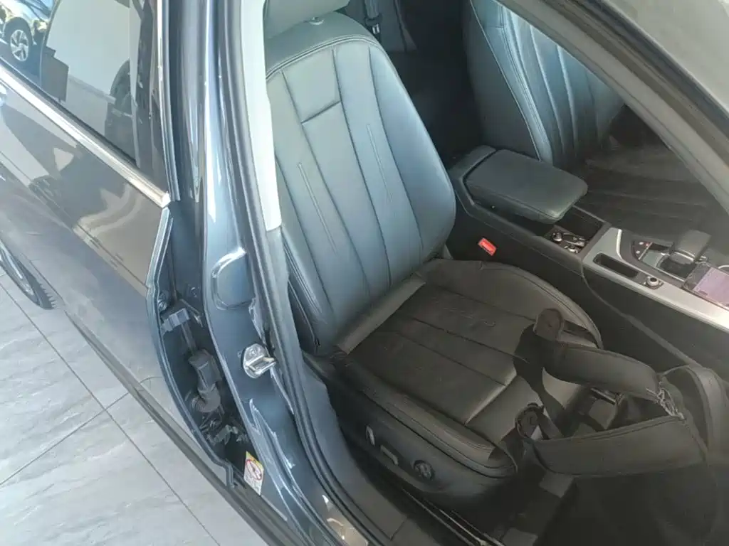 Photo 25 - Audi A4L