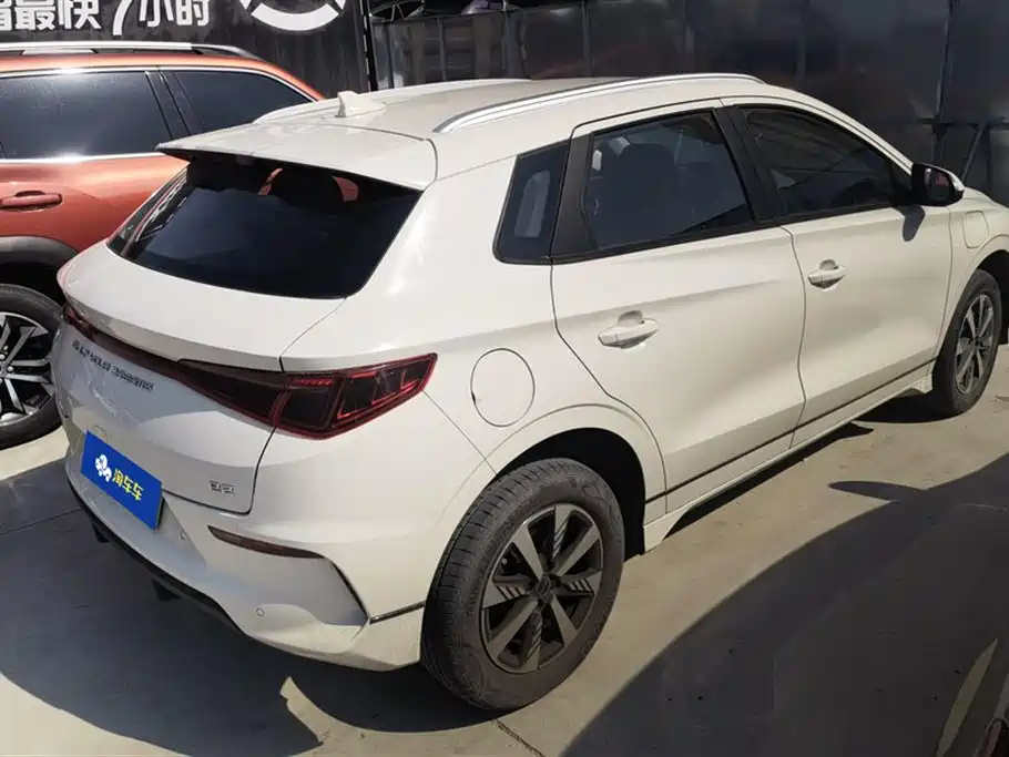 BYD E2