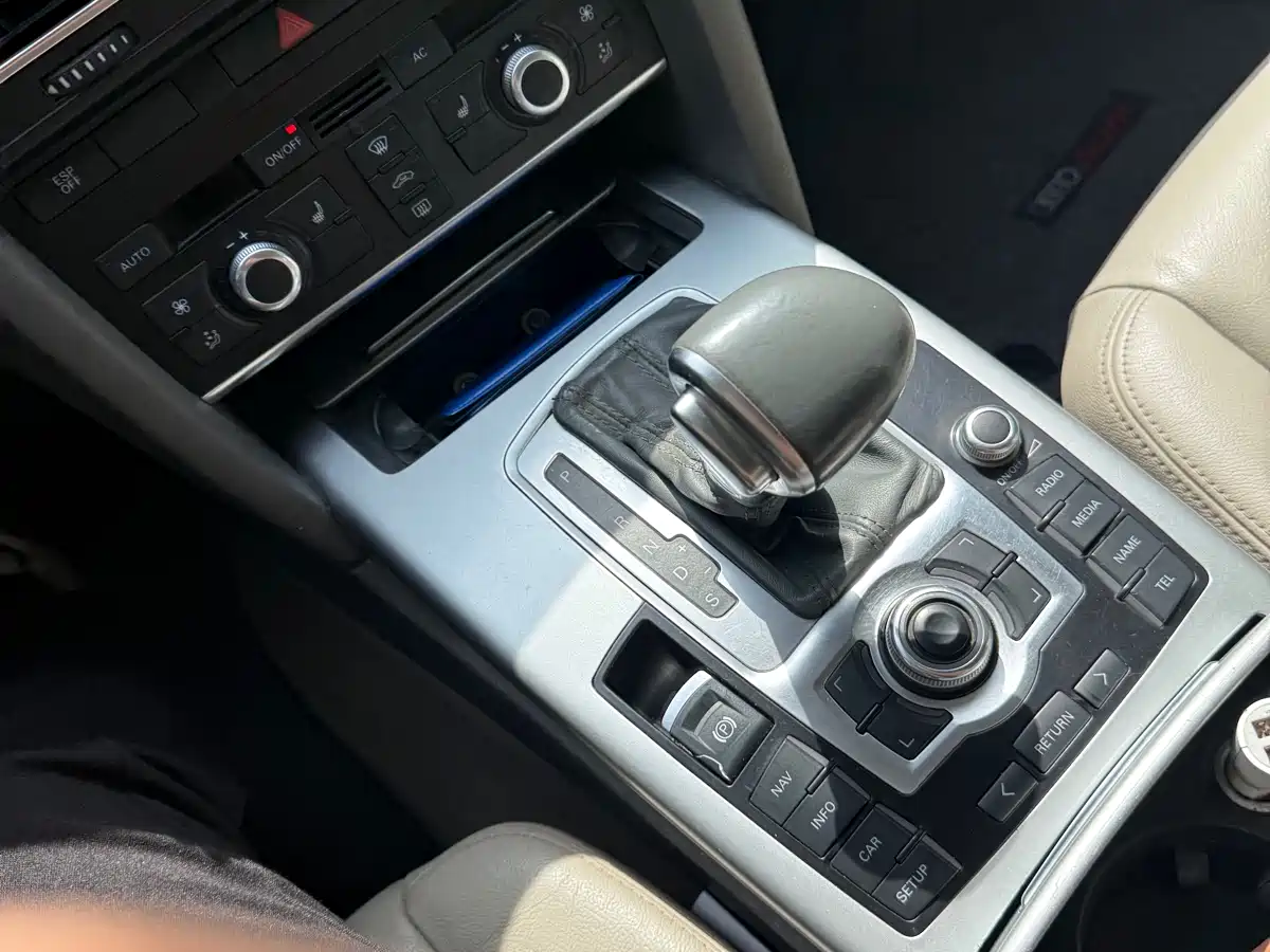 Audi A6L 2011 2.0 TFSI Automatic Comfort фото 12