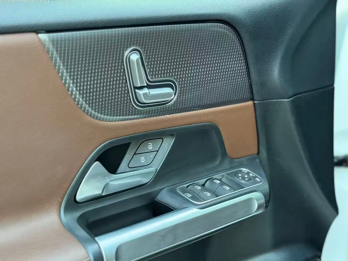Фото 22 - Mercedes-Benz GLB