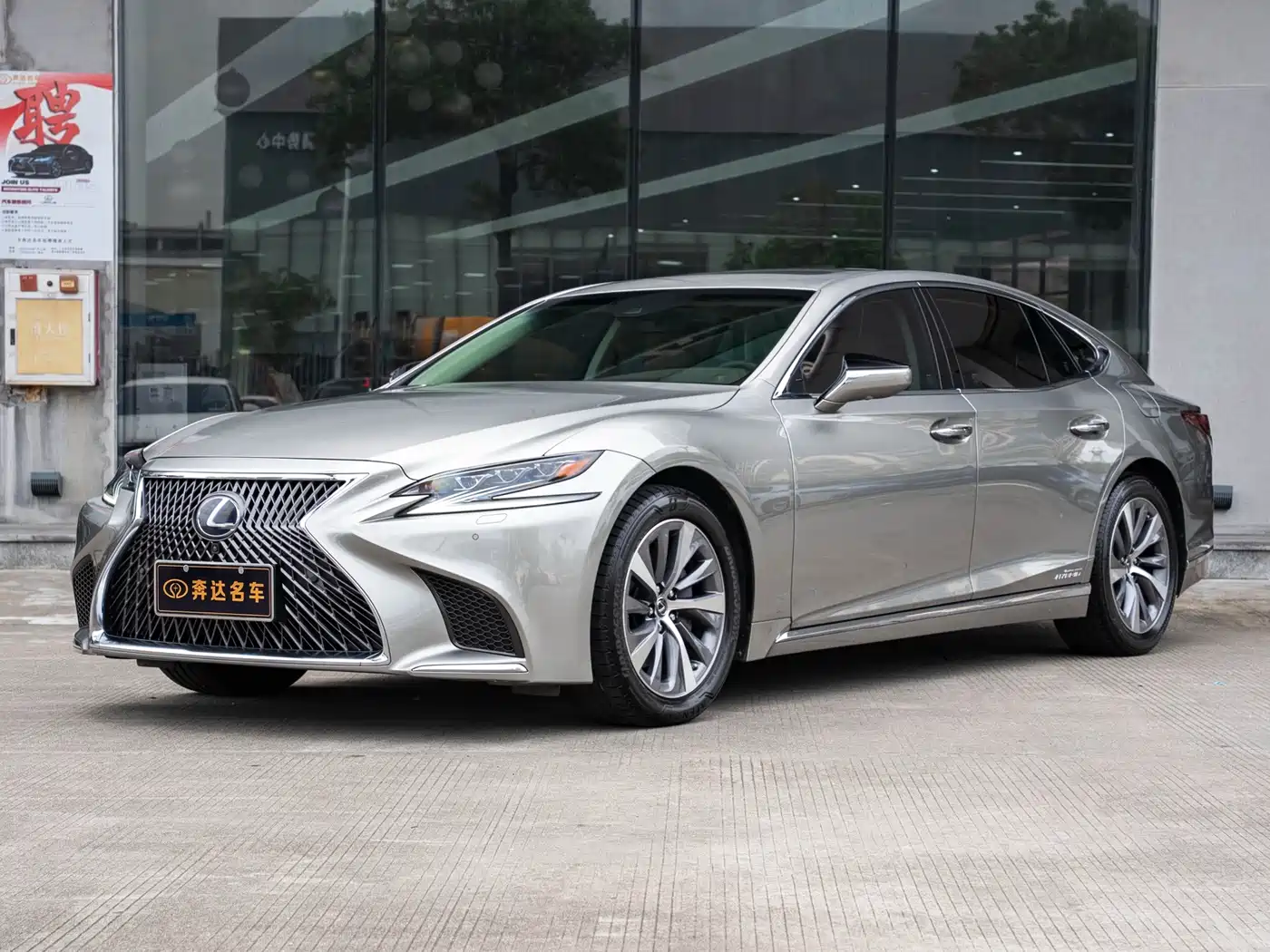 Lexus LS