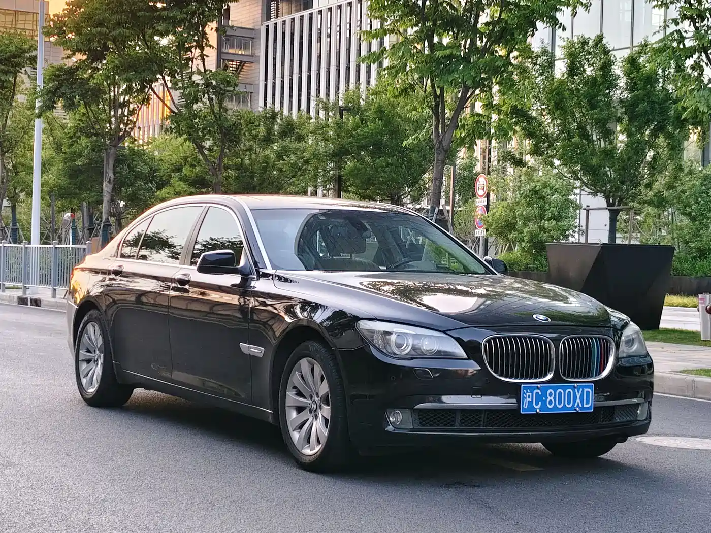 BMW 7 Series 2009 Model 740Li Leading Edition фото 3