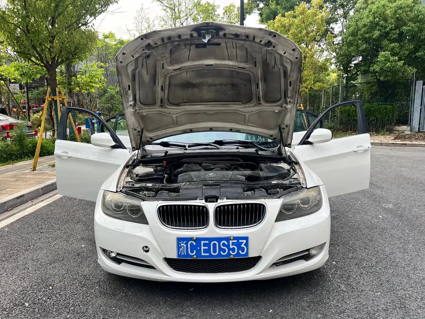 BMW 3 Series 2012 320i Luxury фото 23