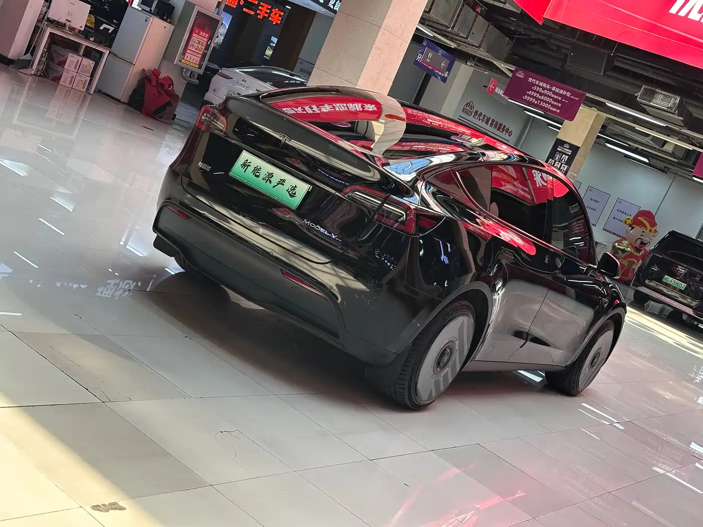 TESLA MODEL Y