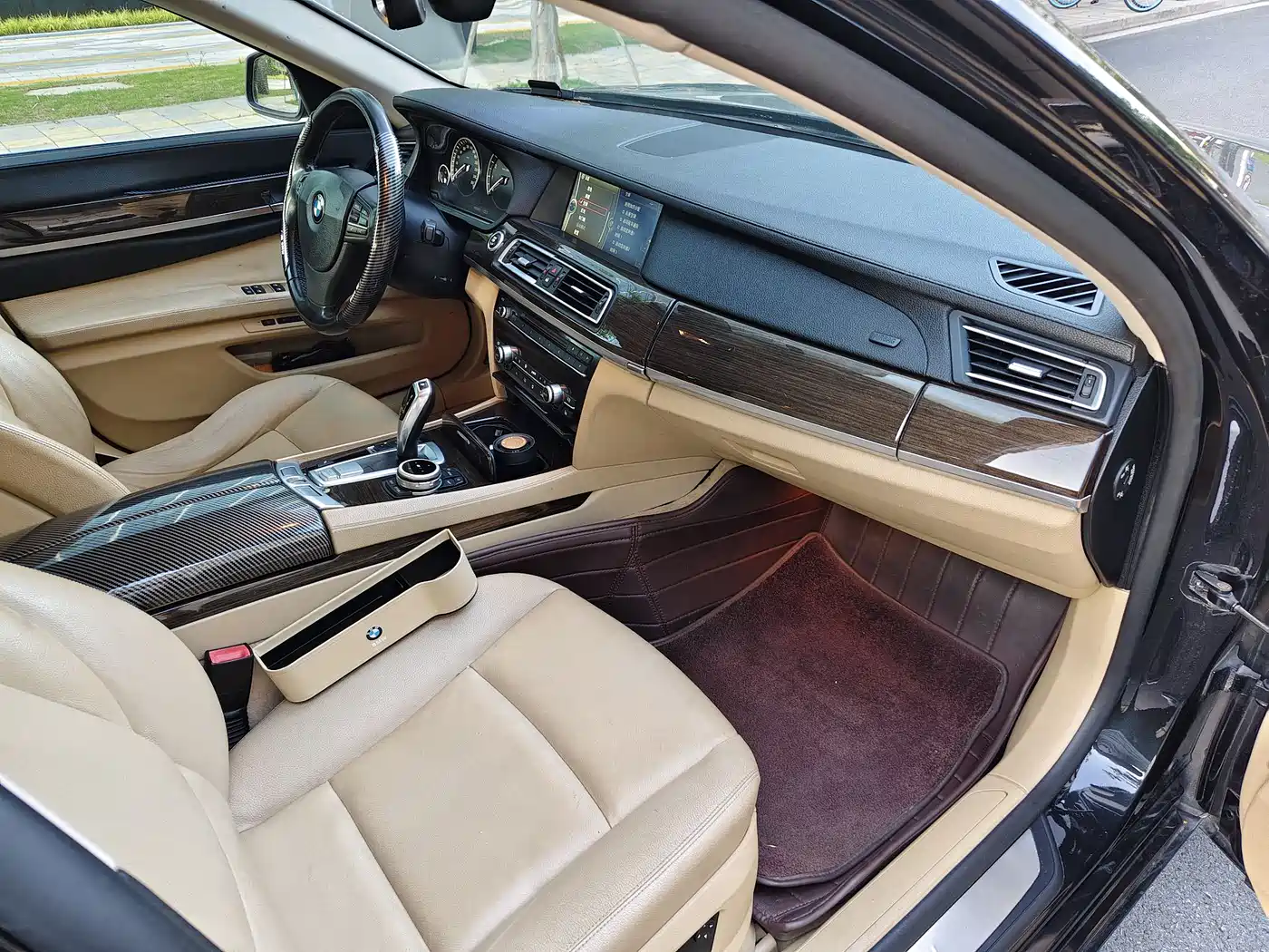 BMW 7 Series 2009 Model 740Li Leading Edition фото 10