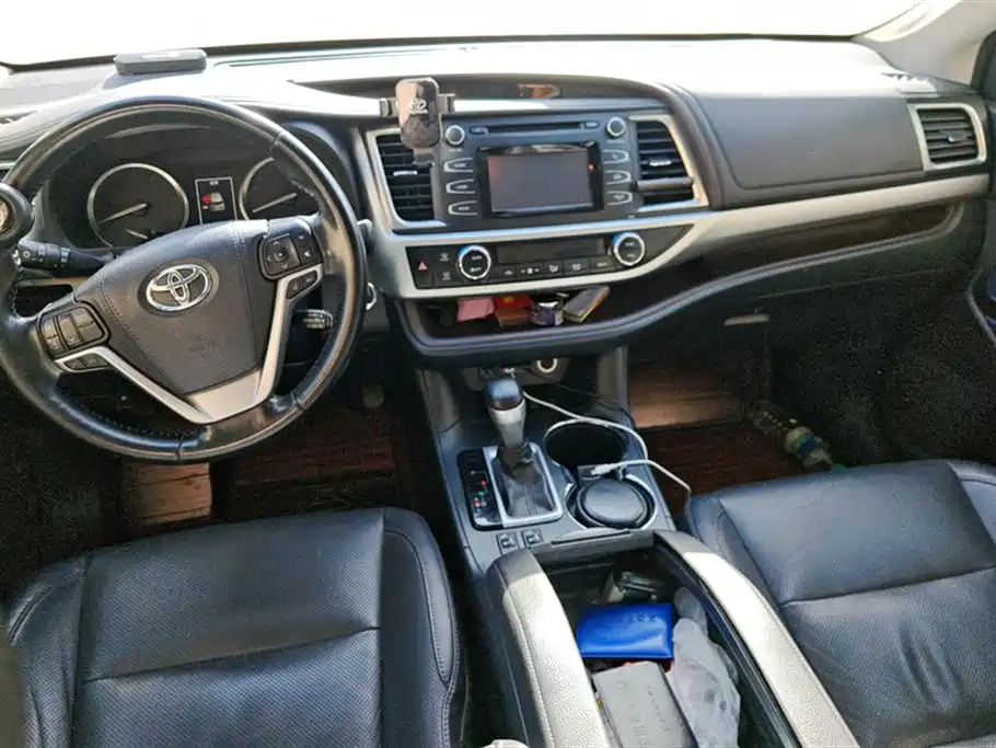TOYOTA HIGHLANDER