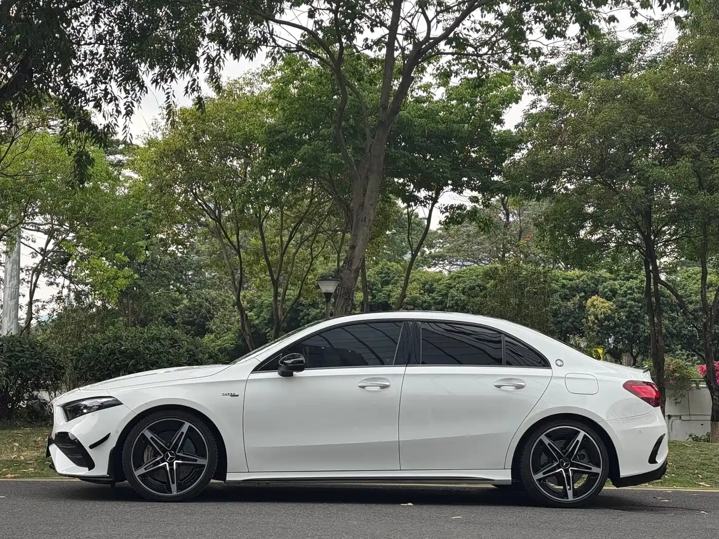 Mercedes-Benz A-Class AMG 2024 AMG A 35 L 4MATIC фото 4
