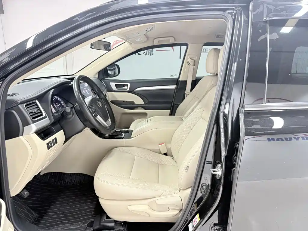 Фото 7 - Toyota Highlander