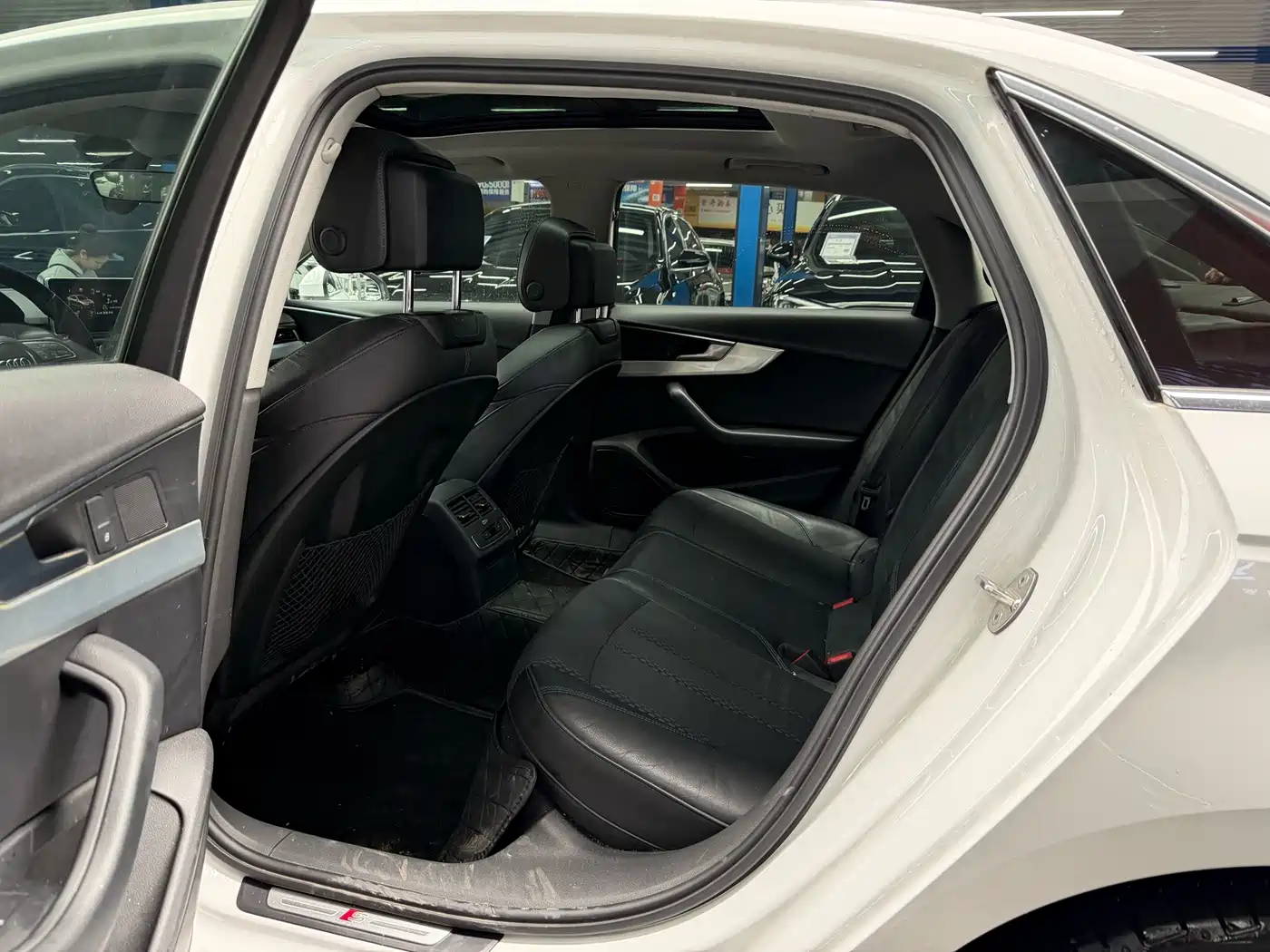 Фото 8 - Audi A4L