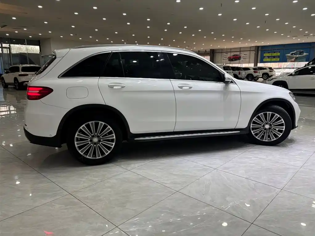MERCEDES-BENZ GLC