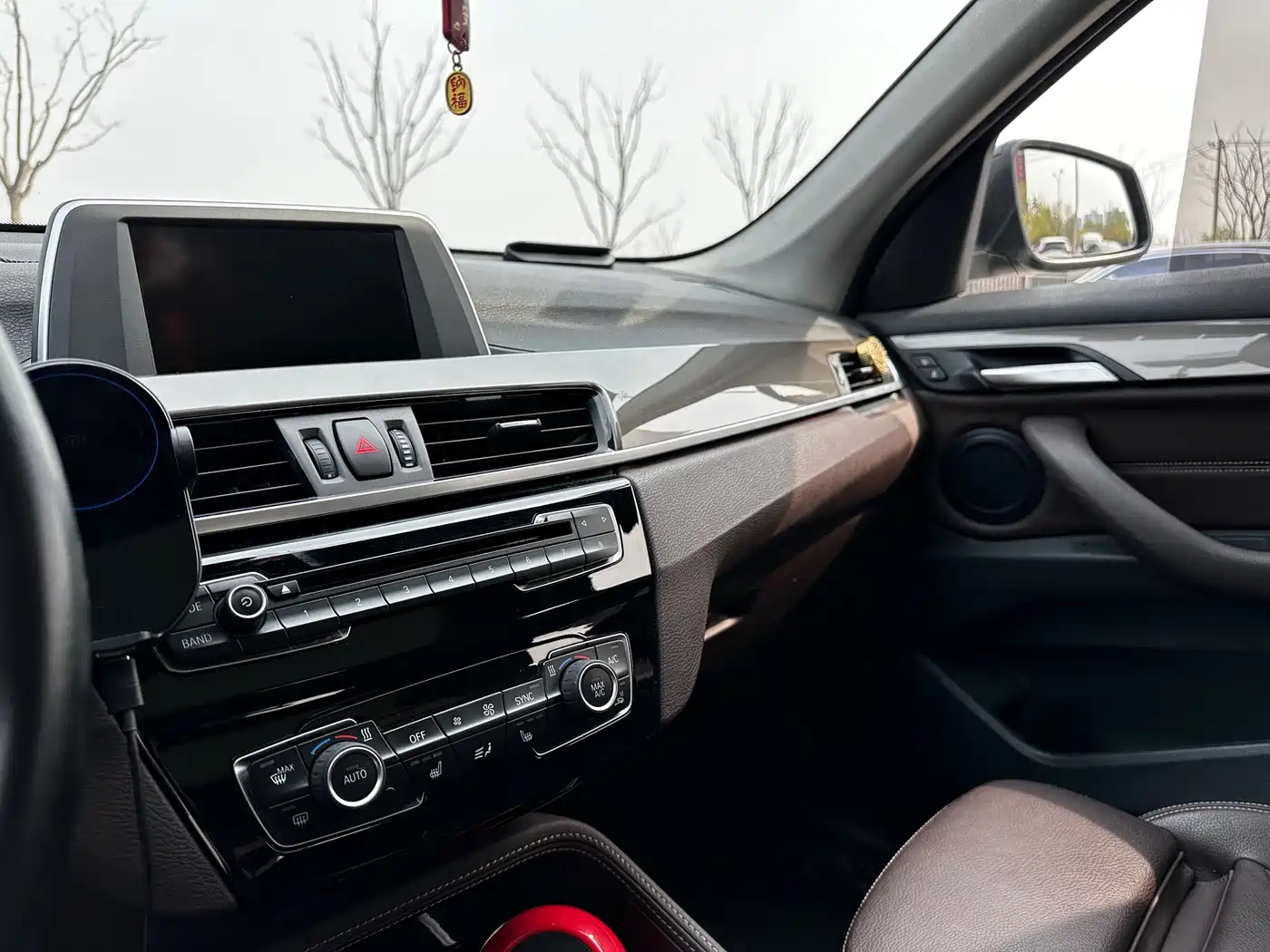 BMW X1 2016 sDrive18Li Luxury Model фото 12