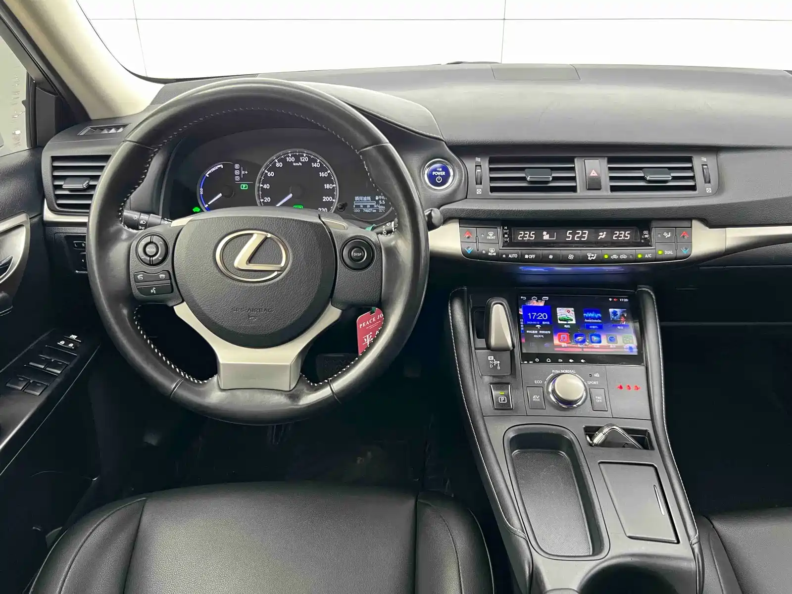 Фото 16 - Lexus CT