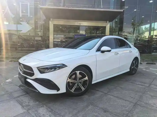 Mercedes-Benz A-Class 2023 A 200 L Dynamic — фото 1