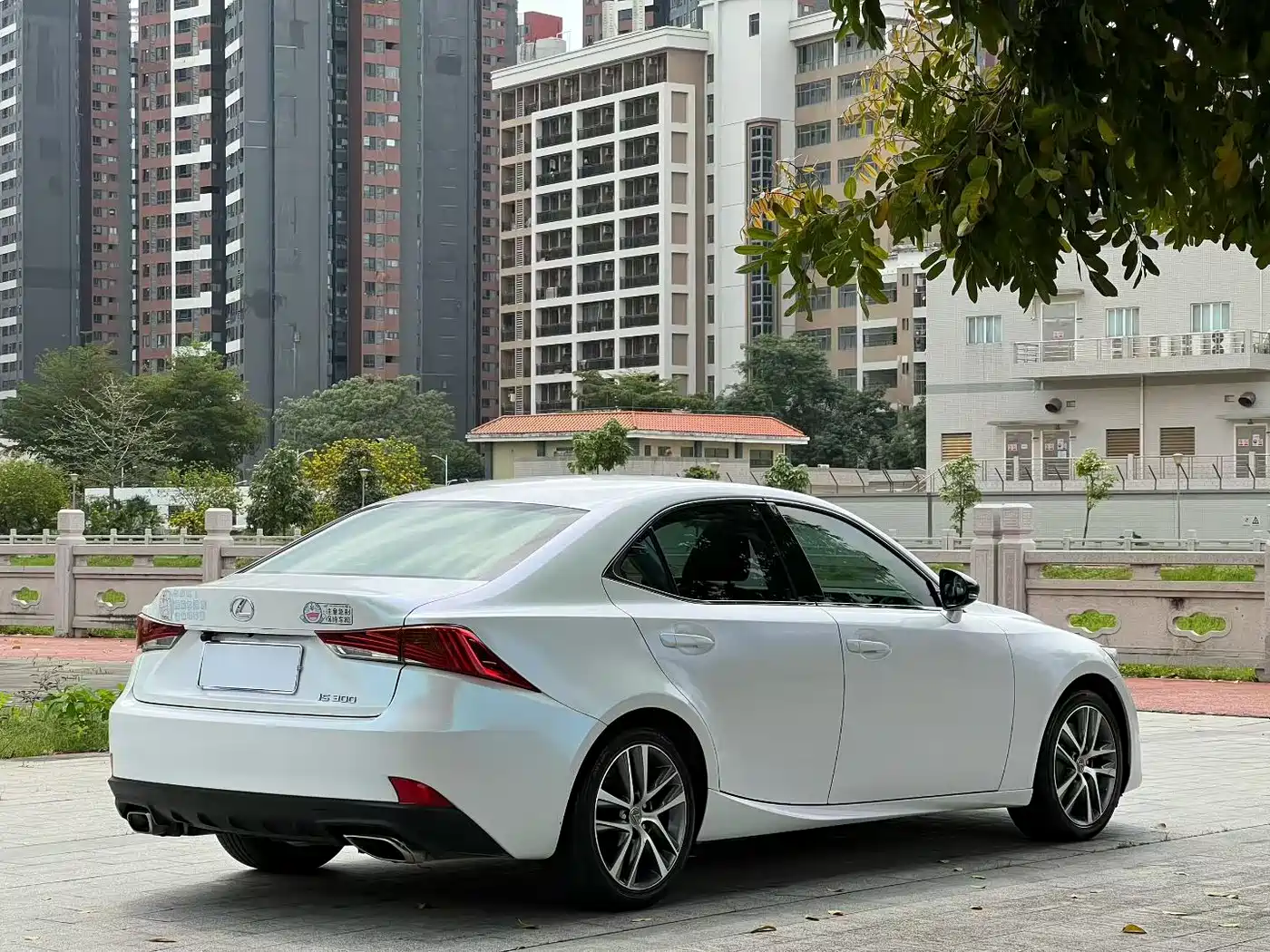 Lexus IS 2017 300 Leading Edition фото 7
