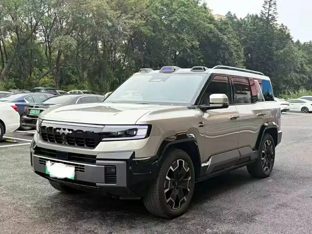 2025 Fang Cheng Bao Leopard 8