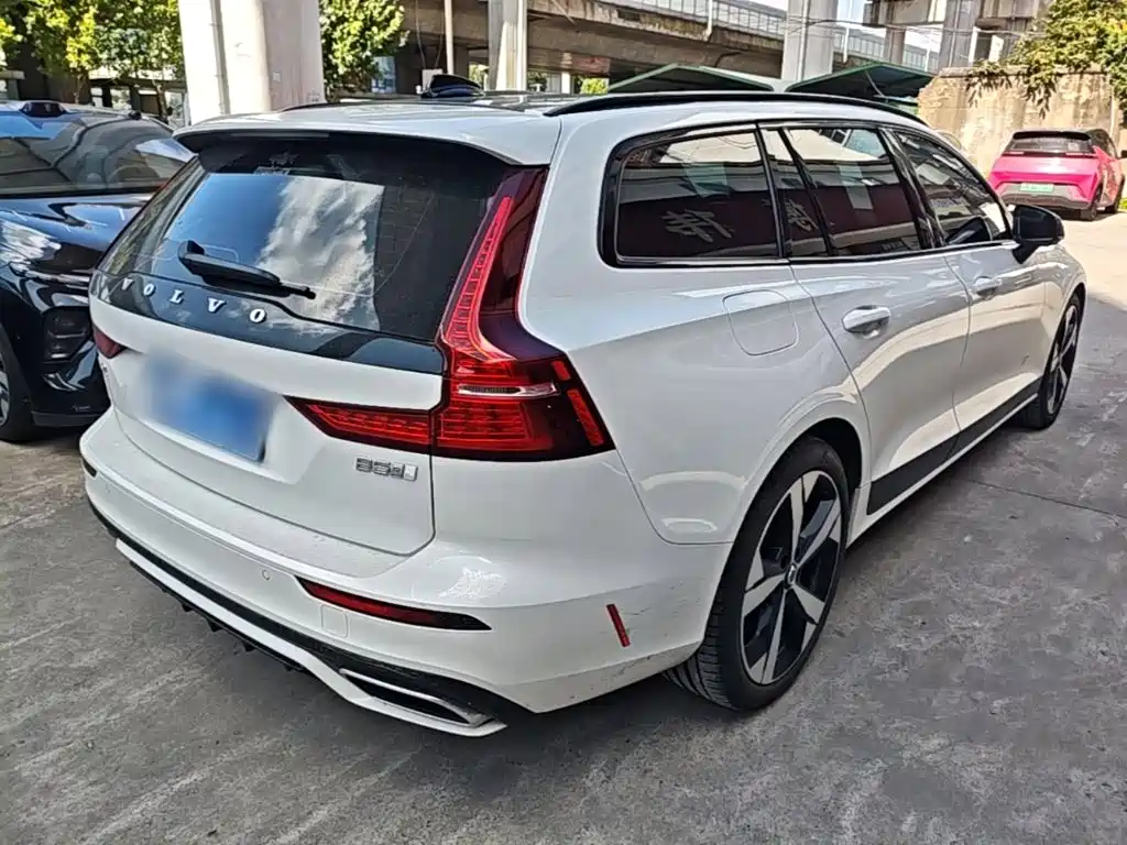 Volvo V60 2022 2022 B5 Momentum Sport