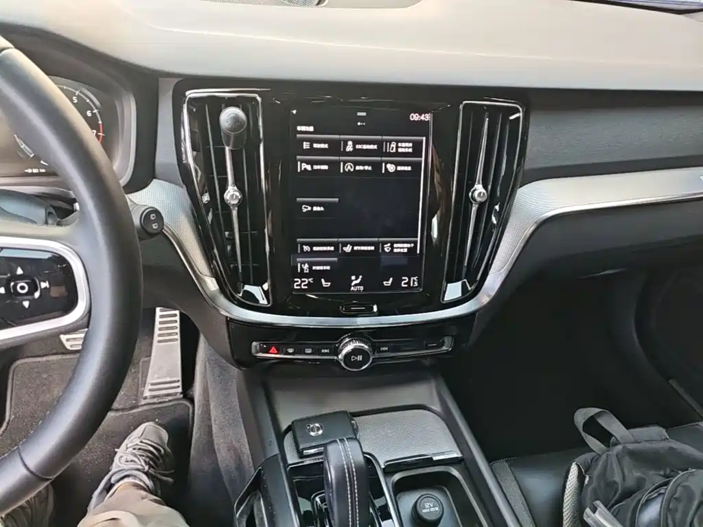 Volvo V60 2022 2022 B5 Momentum Sport