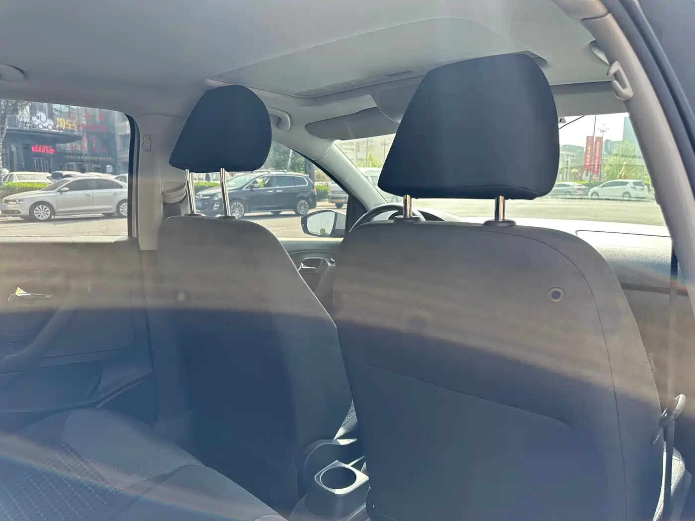 Volkswagen Polo 2016 1.6L Automatic Comfort фото 9
