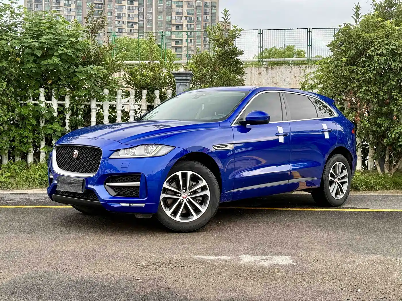 Фото 1 - Jaguar F-PACE