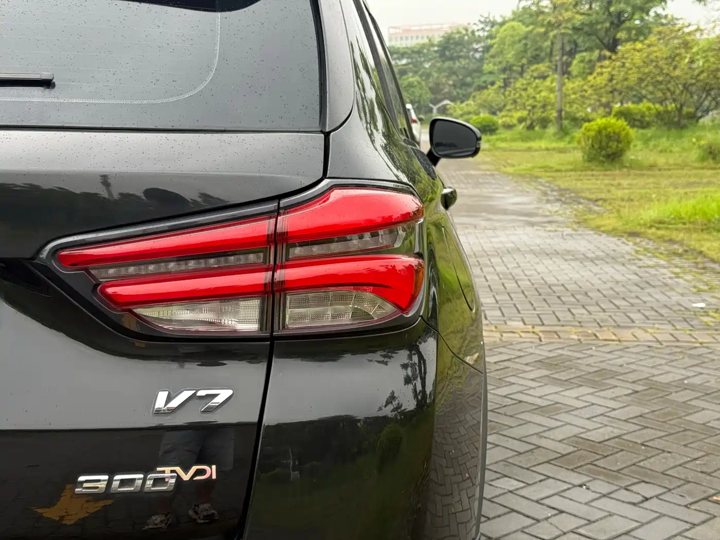 Zhonghua V7 2020 2019 300T Automatic Premium 5-seater