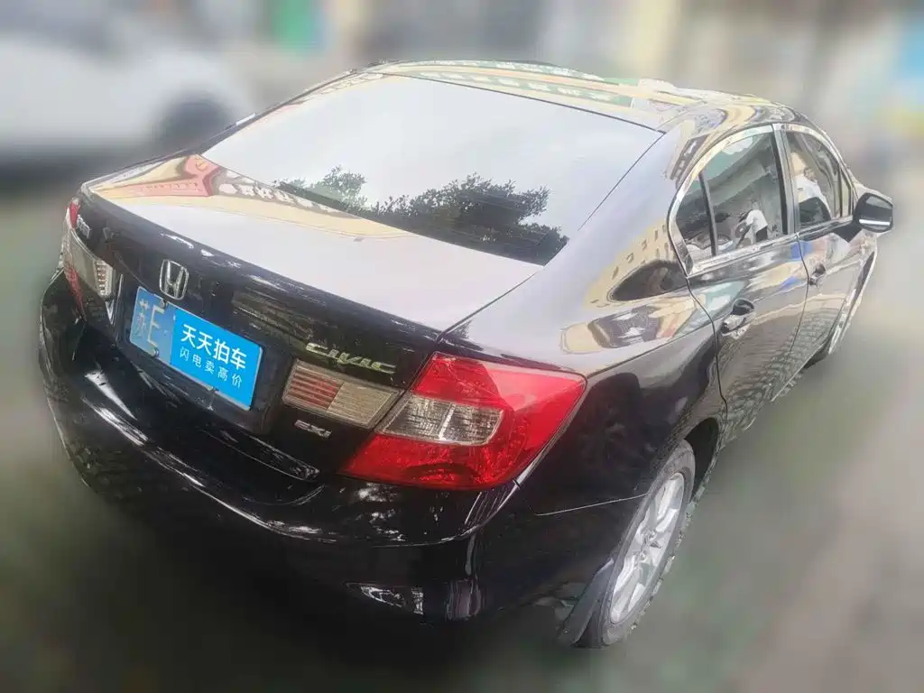Photo 2 - Honda Civic