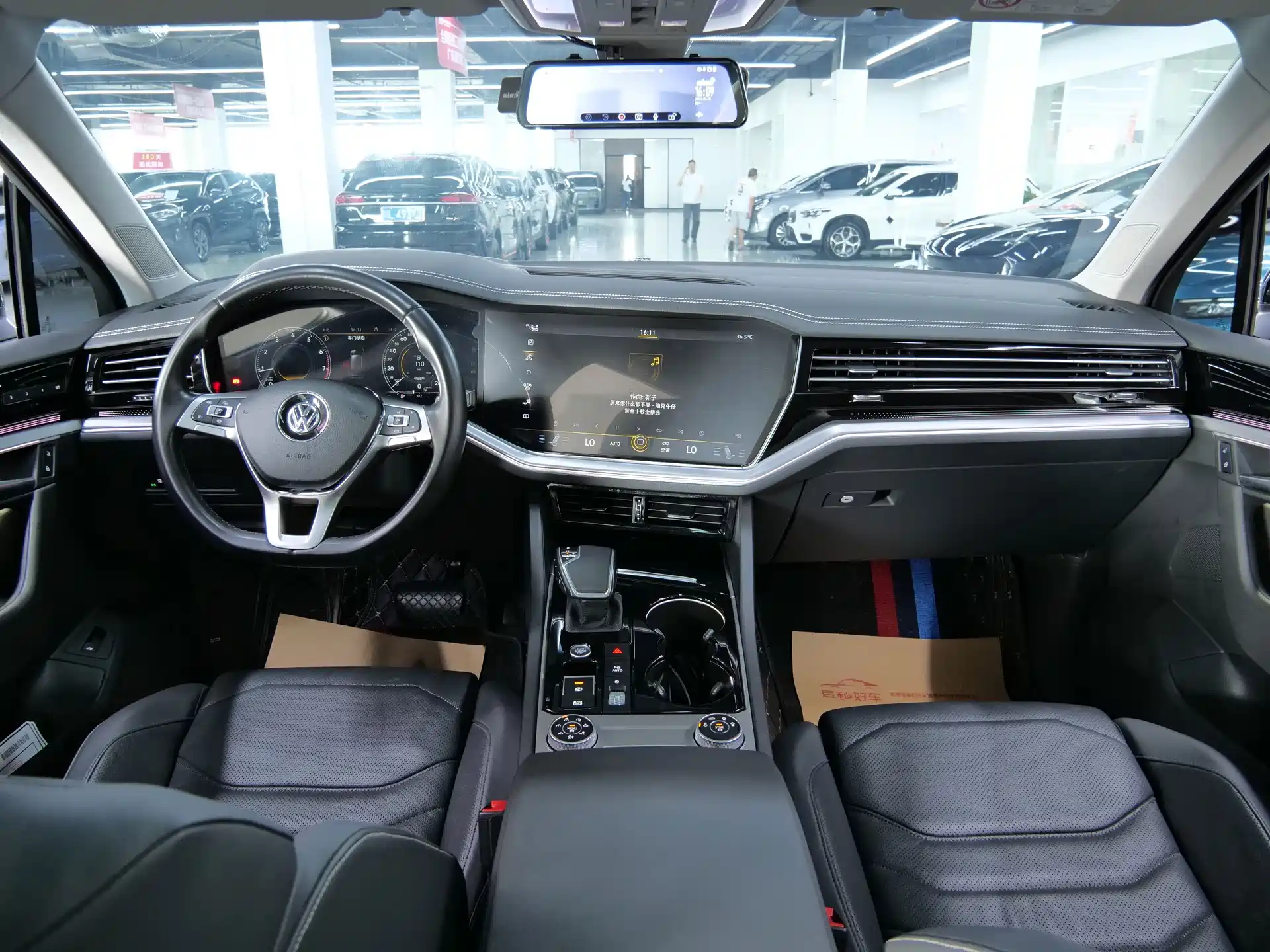 Фото 9 - Volkswagen Touareg