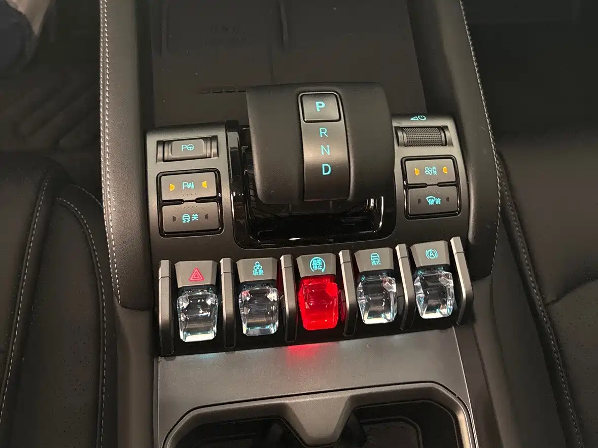 Fang Cheng Bao Titanium 3 2026 2026 Model 620KM Rear-Wheel Drive Flash Charging Version