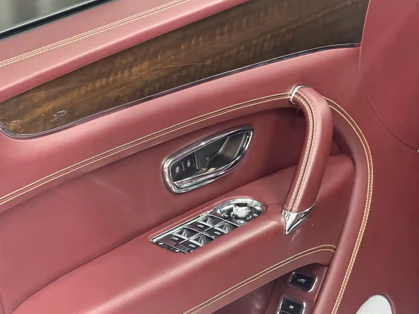 BENTLEY TIMYUE PLUG IN HYBRID