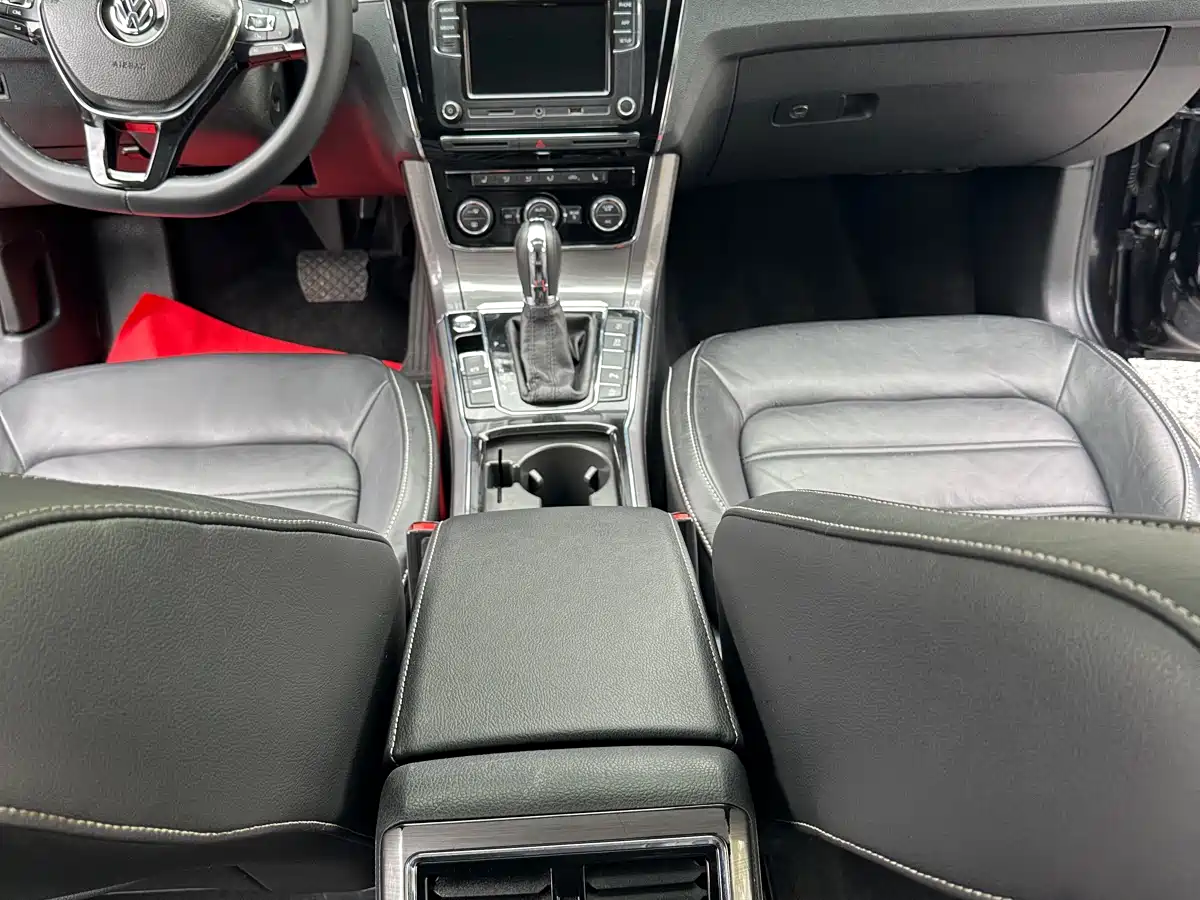 Volkswagen Passat 2017 330TSI DSG Prestige фото 16