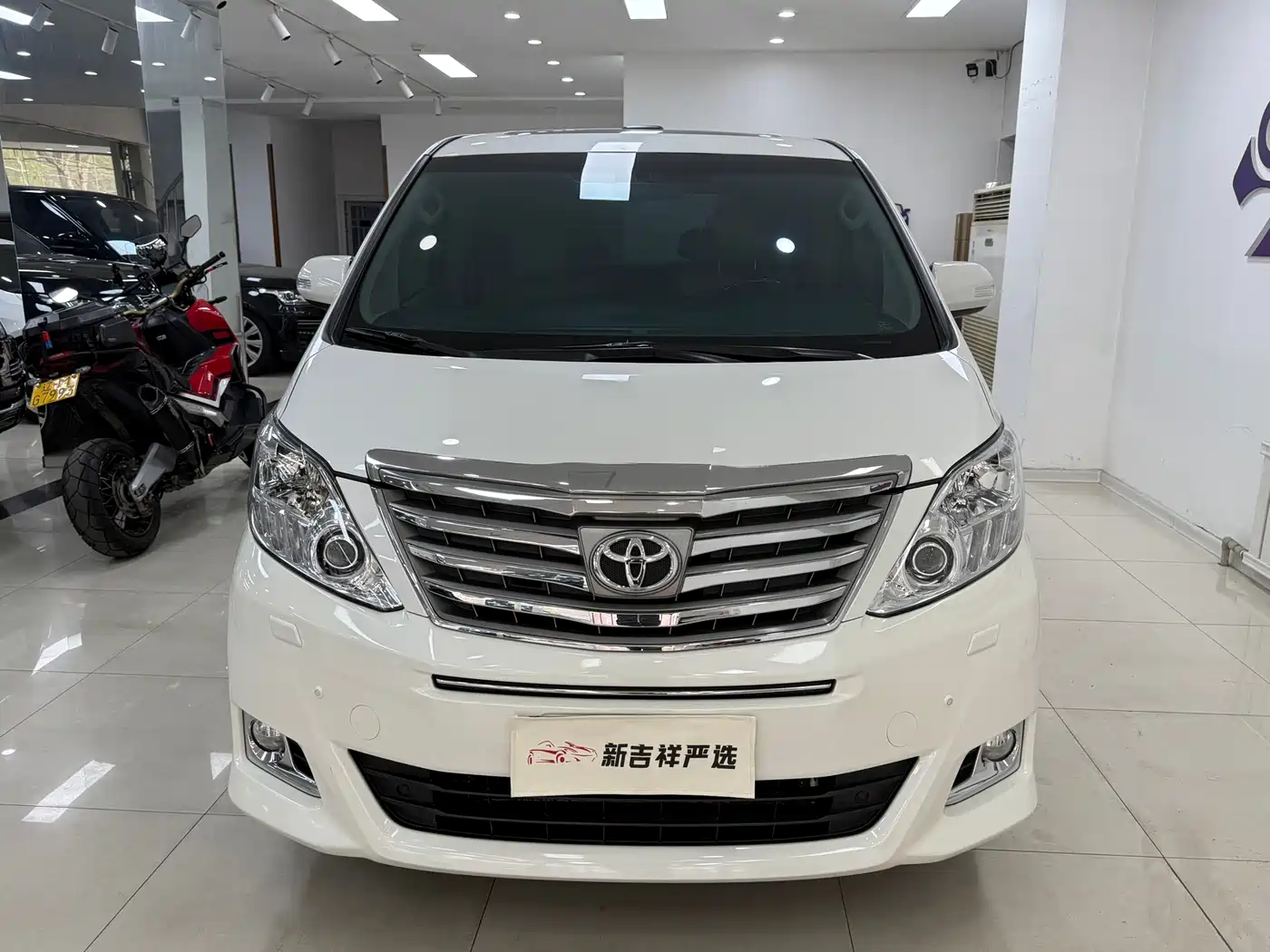 Toyota Alphard 2012 3.5L Luxury Edition фото 2