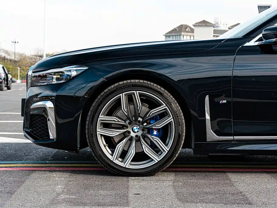 BMW 7 Series 2019 740Li xDrive Executive M Sport Package фото 4
