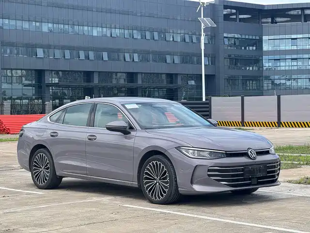 Volkswagen Passat 2025 Pro 380TSI Dragon Prestige Edition — фото 3