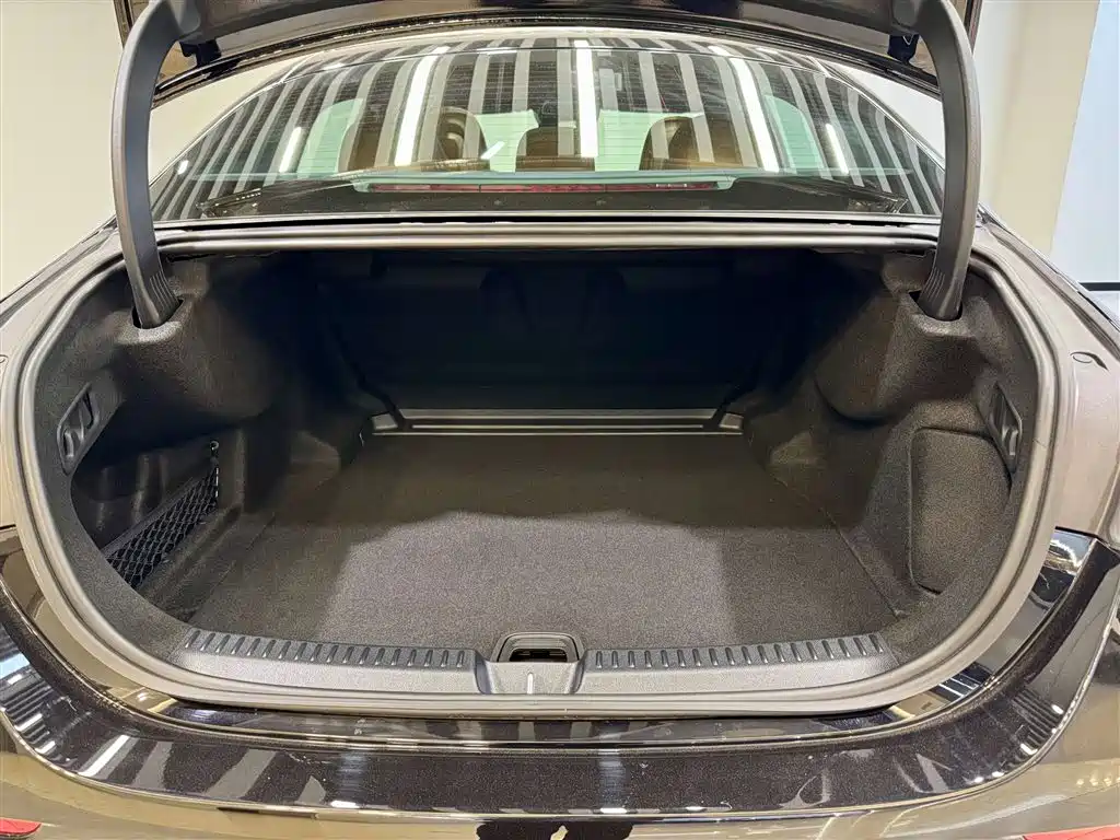 Mercedes-Benz E-Class 2025 Facelift E 300 L Fashion фото 11