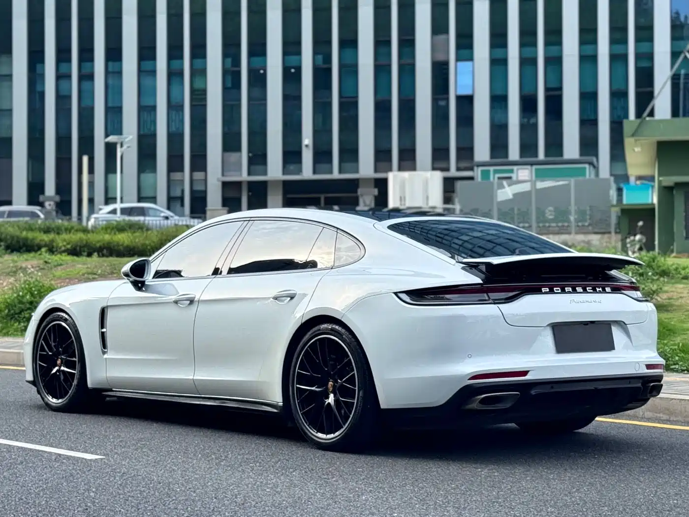 Porsche Panamera 2022 Panamera 4 Executive Long Wheelbase 2.9T фото 17