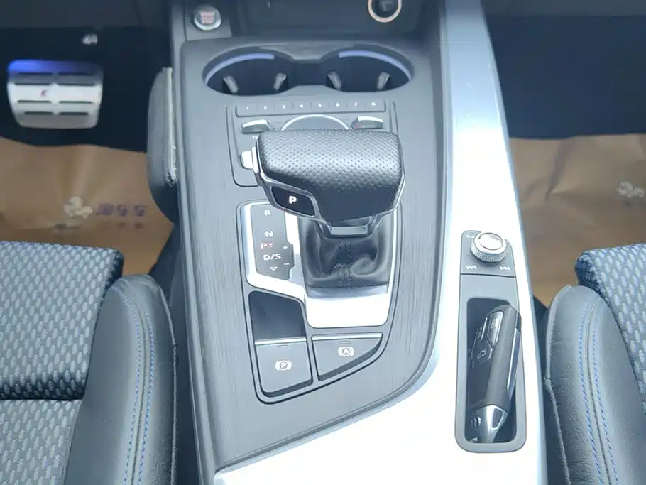Фото 16 - Audi A4L