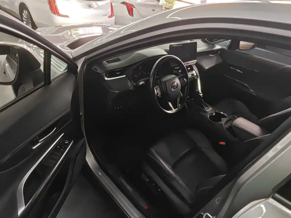 Toyota Venza 2023 2.0L CVT FWD Premium фото 13