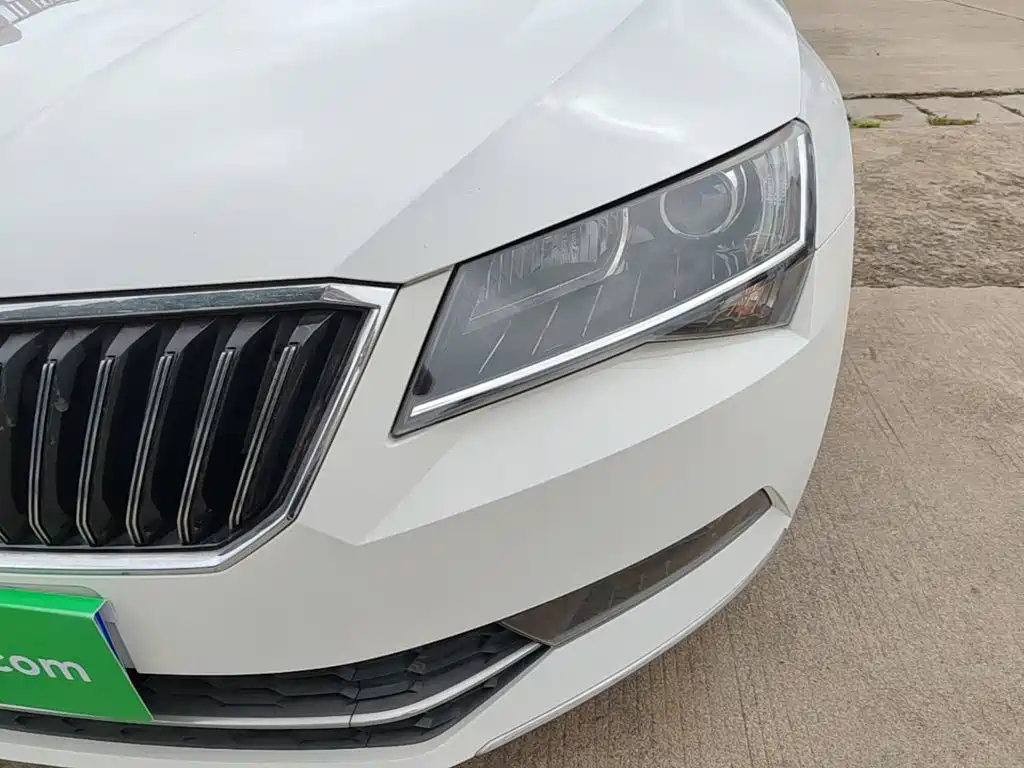 Фото 24 - Škoda Superb