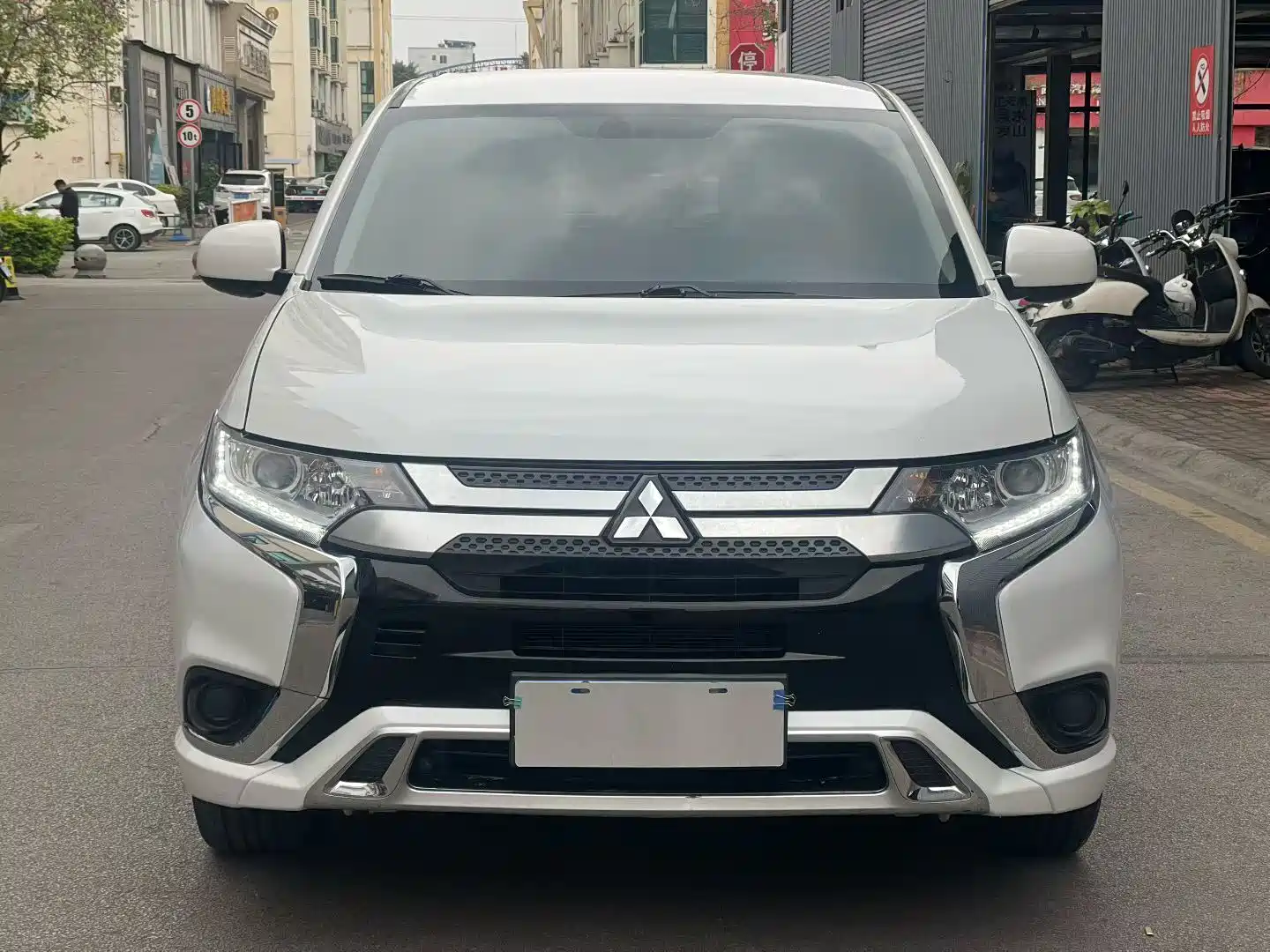 Фото 2 - Mitsubishi Outlander