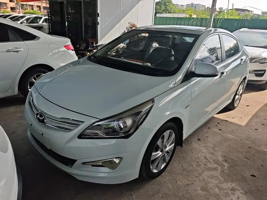 Фото 1 - Hyundai Verna