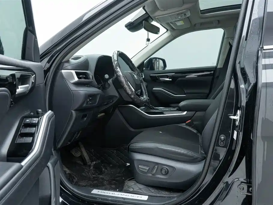 Toyota Highlander 2023 2.5L Smart Hybrid Dual Engine AWD Premium 7-Seater фото 14