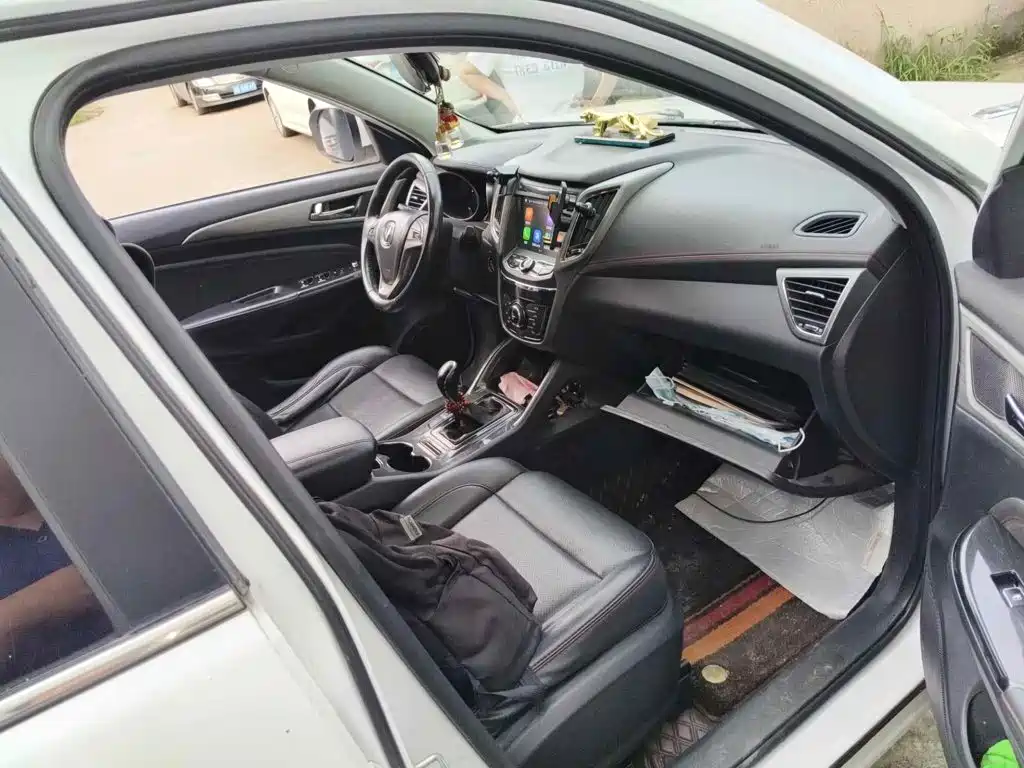 Photo 10 - Changan CS75