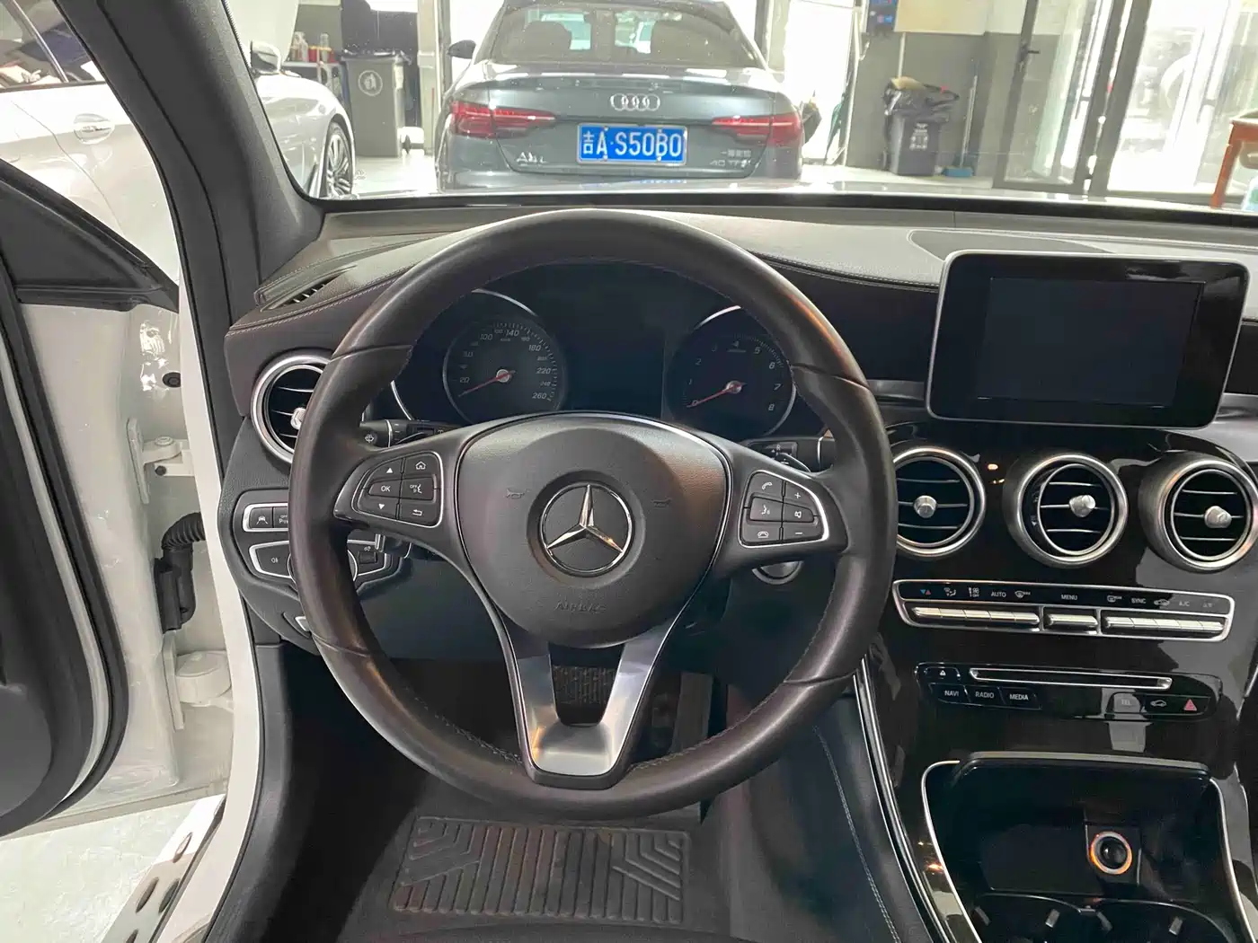 Mercedes-Benz GLC 2018 GLC 260 4MATIC Luxury фото 8