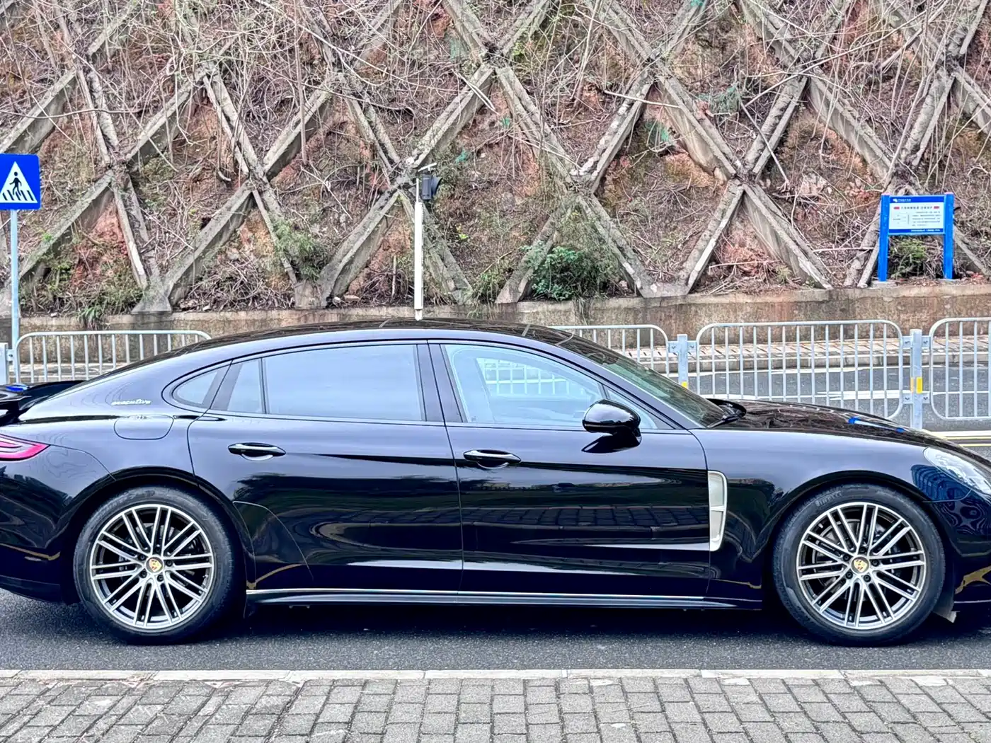 Porsche Panamera 2017 Panamera Executive Long Wheelbase 3.0T фото 4