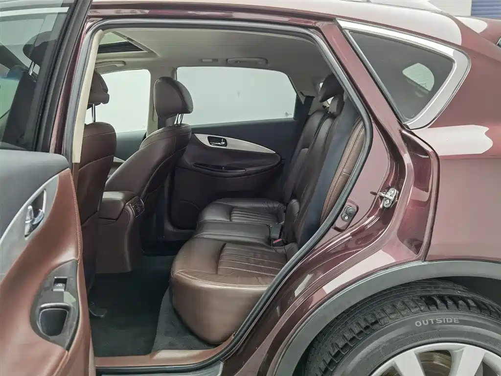 Infiniti QX50 2015 2.5L Enjoyment Edition фото 15