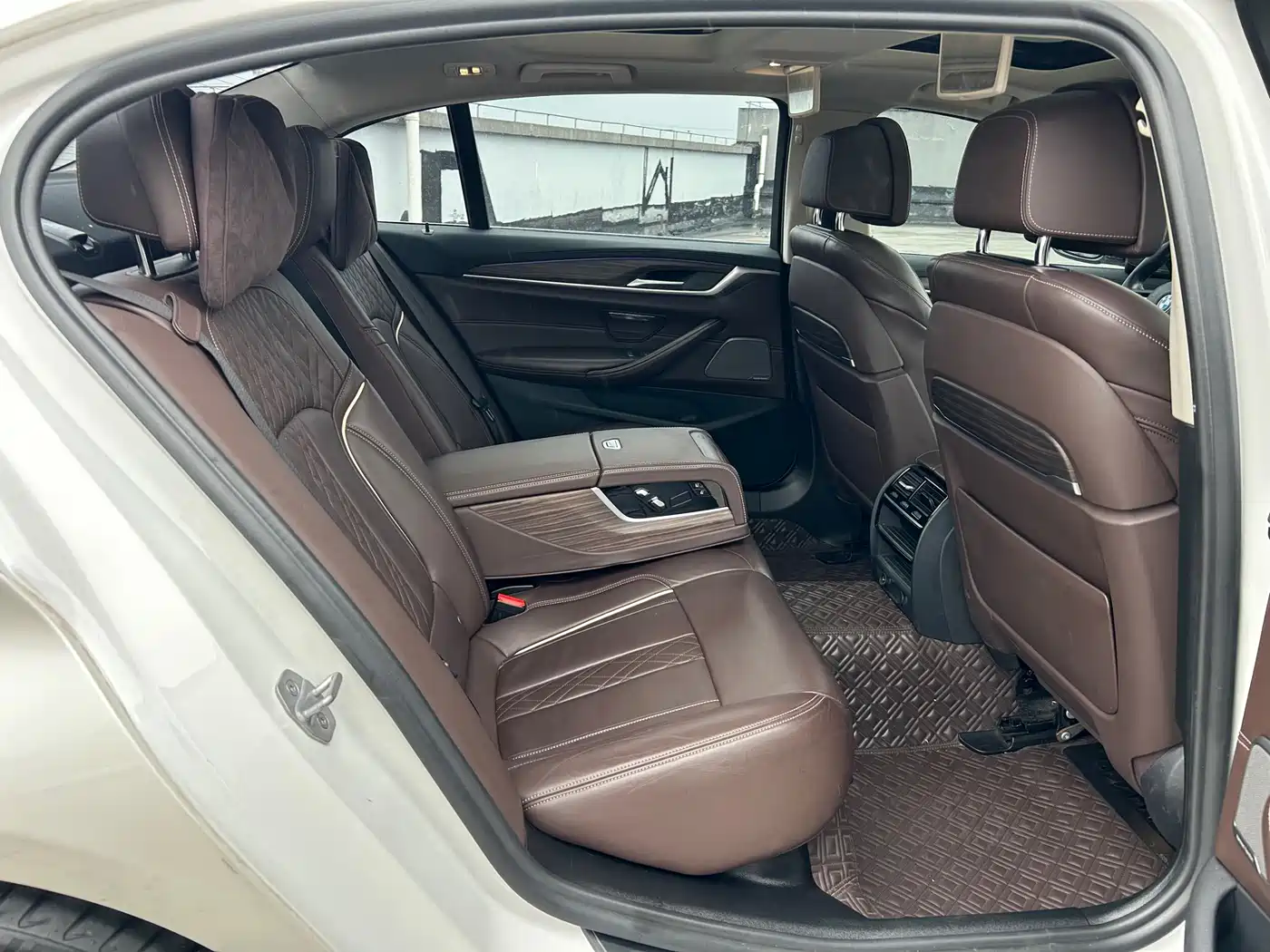 BMW 5 Series New Energy 2019 Facelift 530Le Pioneer Edition фото 14