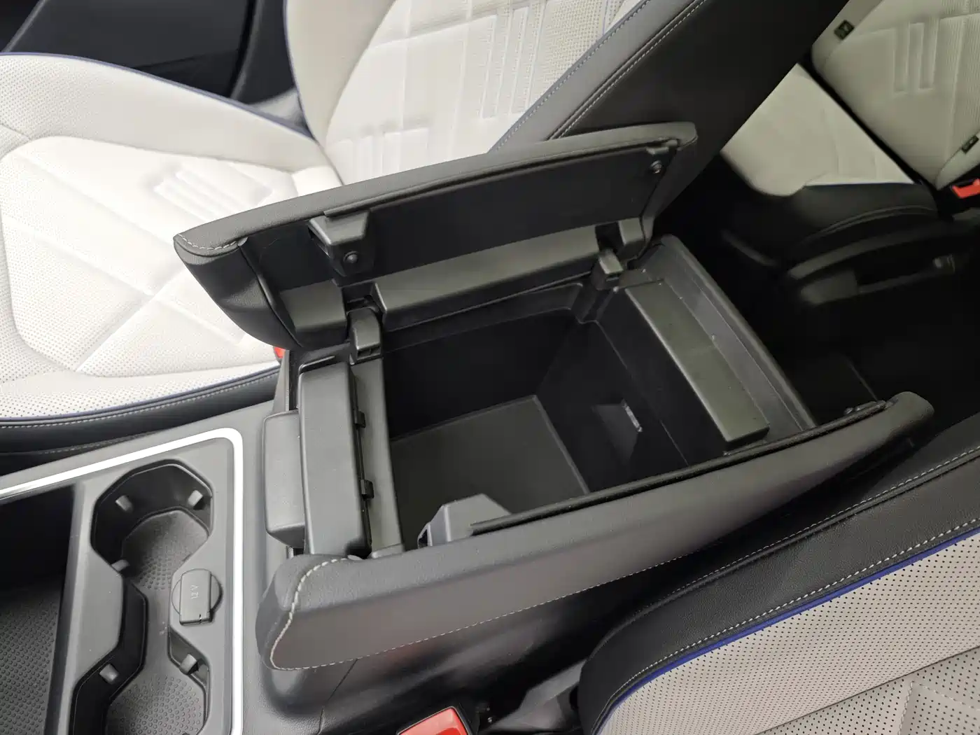 Volkswagen Talagon 2025 450TSI R-Line 6-Seater фото 31