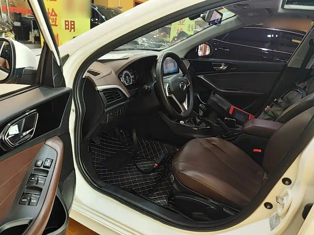Soueast A5 Wing Dance 2019 2019 1.5L Manual Flagship Edition China V