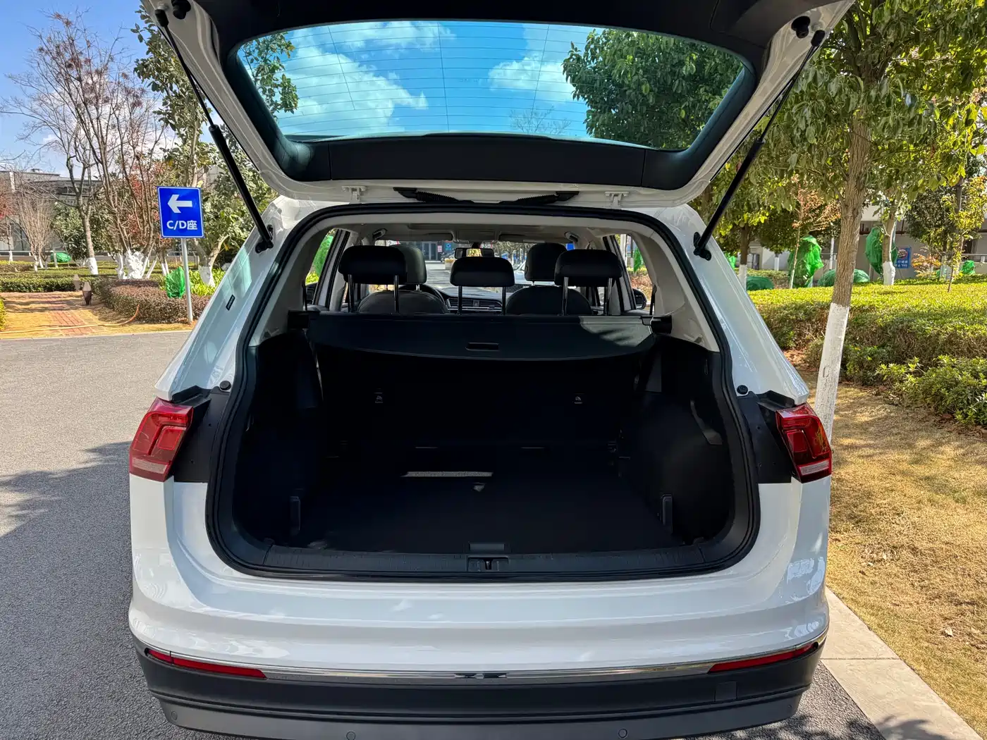 Volkswagen Tiguan L 2021 330TSI Automatic 2WD Smart фото 19